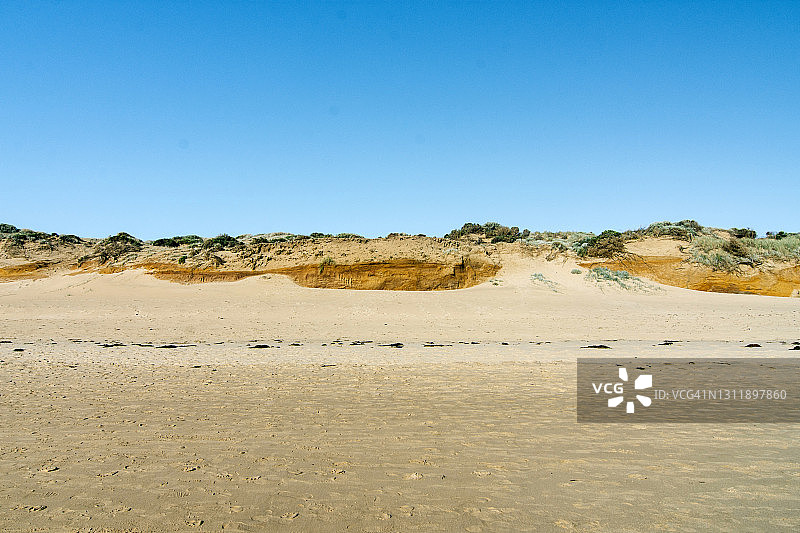 澳大利亚菲利普岛的悬崖、沙丘和蔚蓝天空图片素材