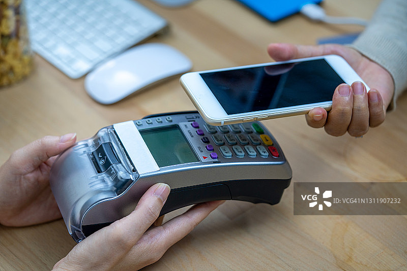 智能手机支付交易图片素材