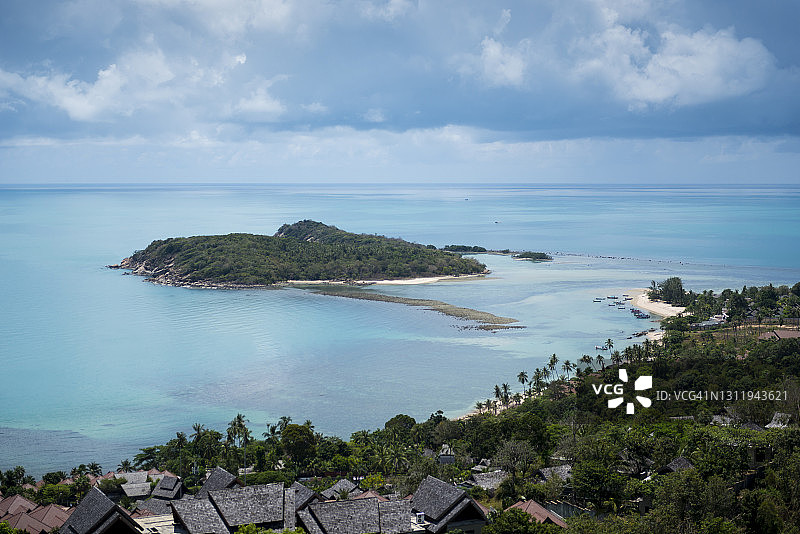 泰国苏梅岛东部菩菩海湾和阁马朗岛的鸟瞰图图片素材