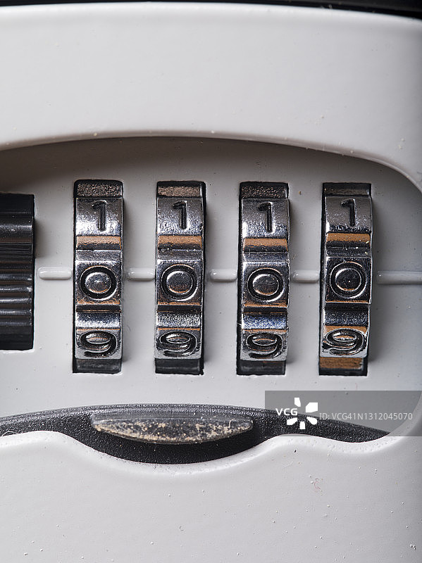 带数字锁的钢制锁箱或钥匙保险箱图片素材