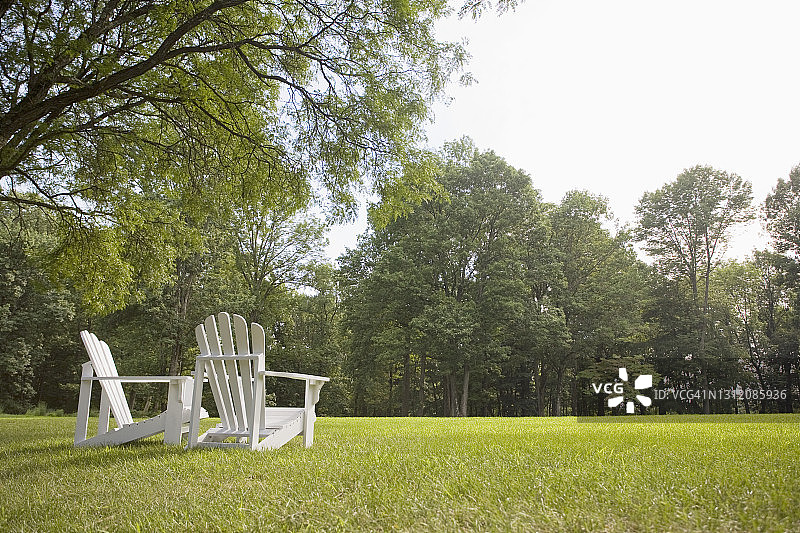 美国新泽西州的后院 Adirondack 椅子图片素材