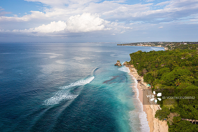 印度尼西亚巴厘岛著名的巴东巴东海滩航拍图片素材