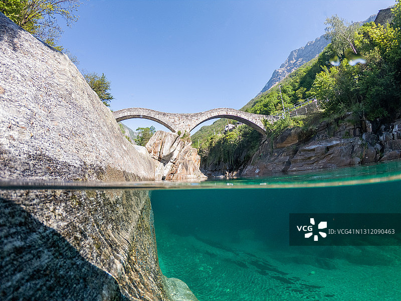 提契诺春天韦尔扎斯卡河水下照片图片素材
