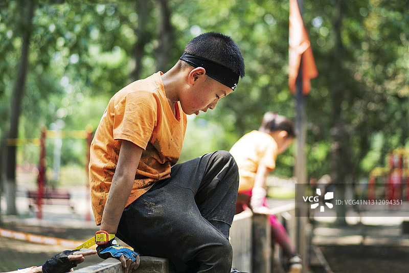 男孩们图片素材