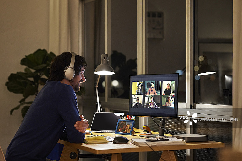 自由职业者视频通话讨论图片素材