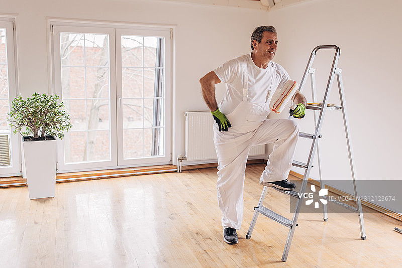 男画家休息中图片素材