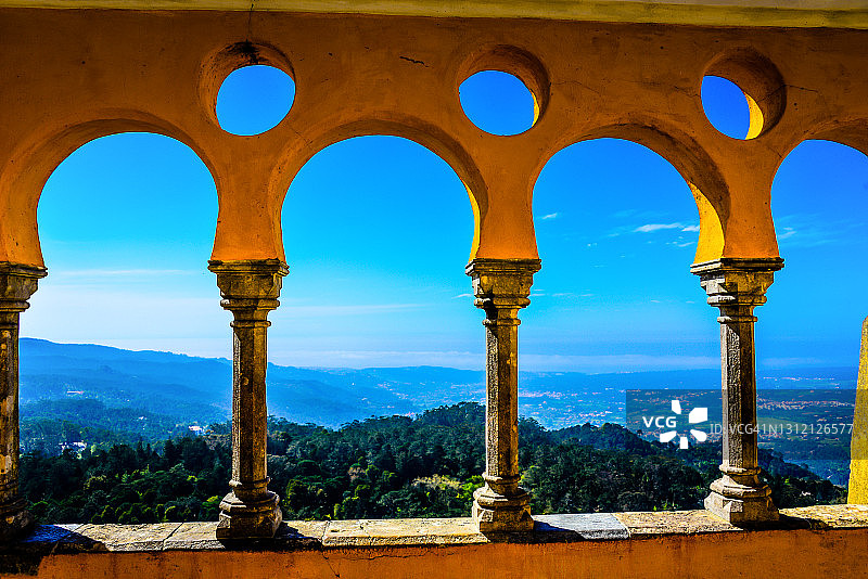葡萄牙佩纳宫露台山景图片素材