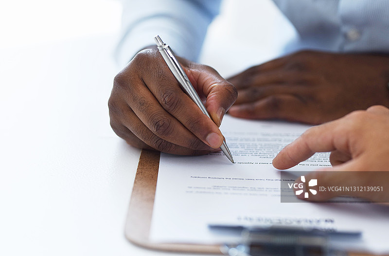 仔细阅读图片素材