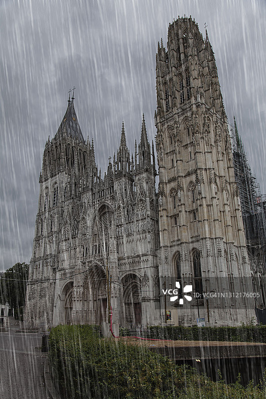 法国鲁昂的雨天图片素材