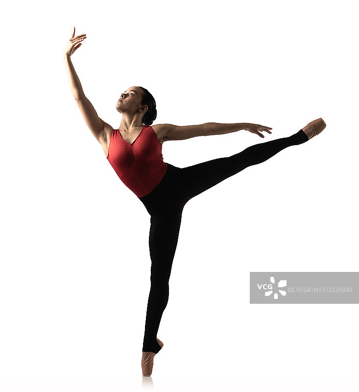 芭蕾舞演员穿着休闲运动服跳跃图片素材