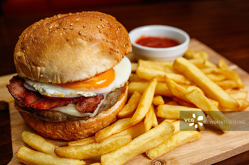 火腿培根鸡蛋汉堡图片素材