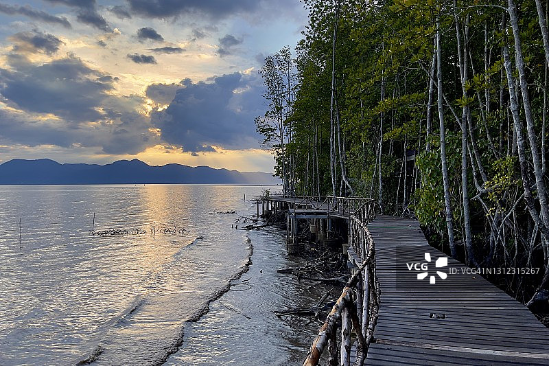 象岛黑色沙滩自然步道全景（达叻府）图片素材