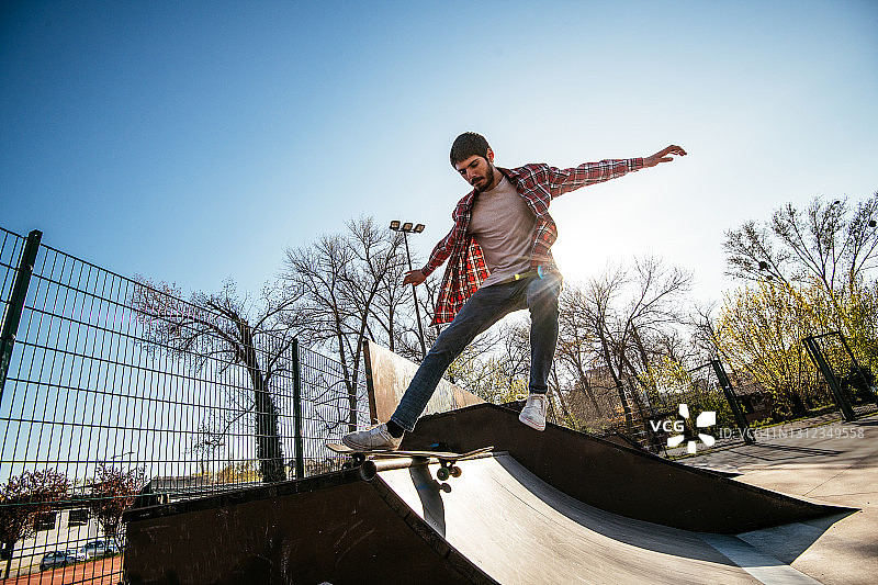 在滑板公园滑板图片素材