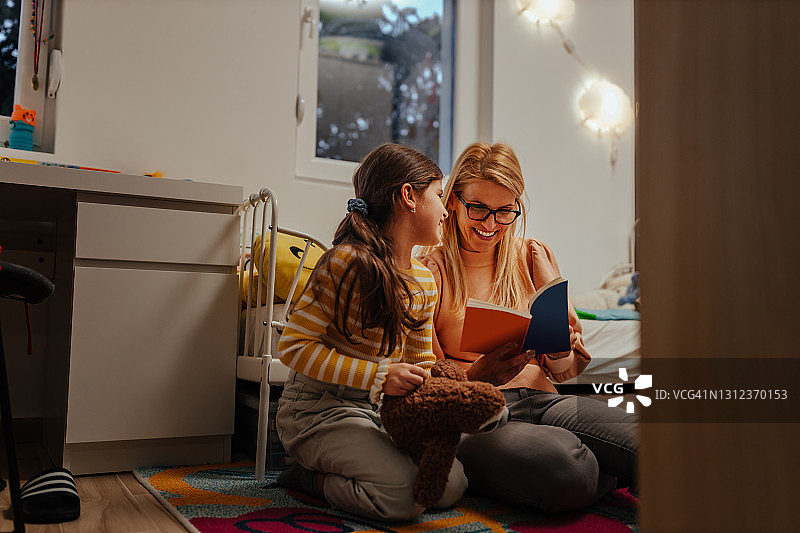 睡前故事图片素材