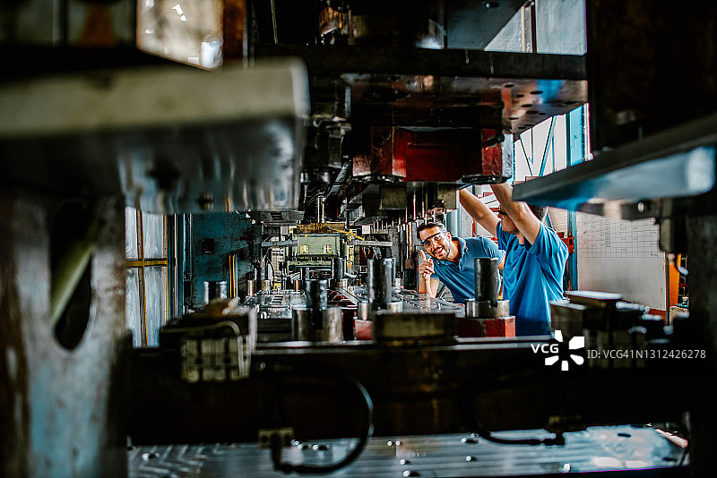 冲压弯管机图片素材