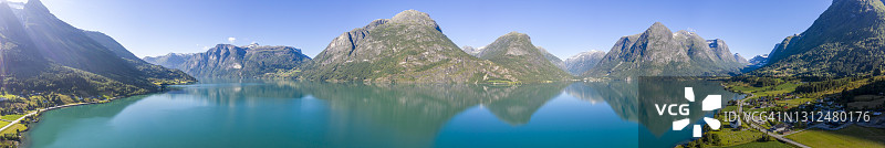 挪威奥普斯特林湖山脉全景图片素材