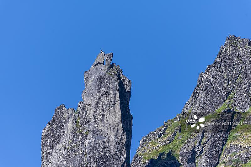 挪威诺尔兰郡罗弗敦群岛斯沃尔韦尔的斯沃尔韦尔盖塔岩针图片素材