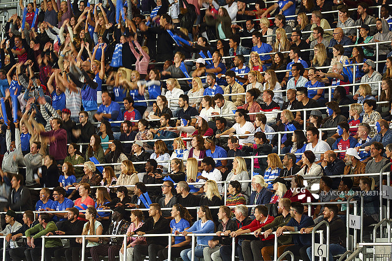 体育场内的墨西哥人浪图片素材