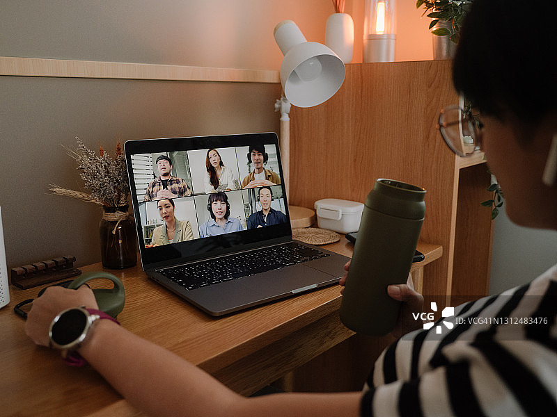 亚洲女性居家办公图片素材