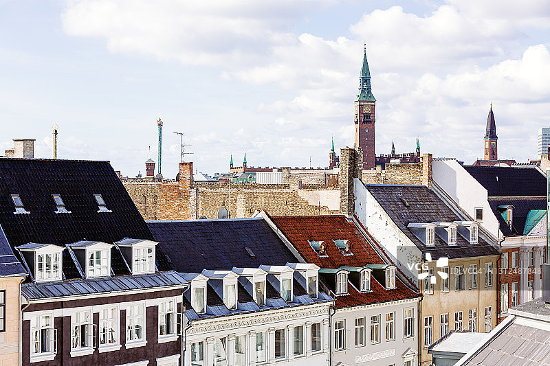 阳光明媚的哥本哈根天际线，丹麦图片素材