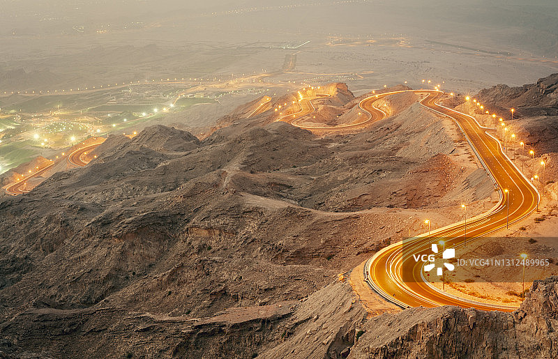 夜幕下的哈菲特山，艾因图片素材