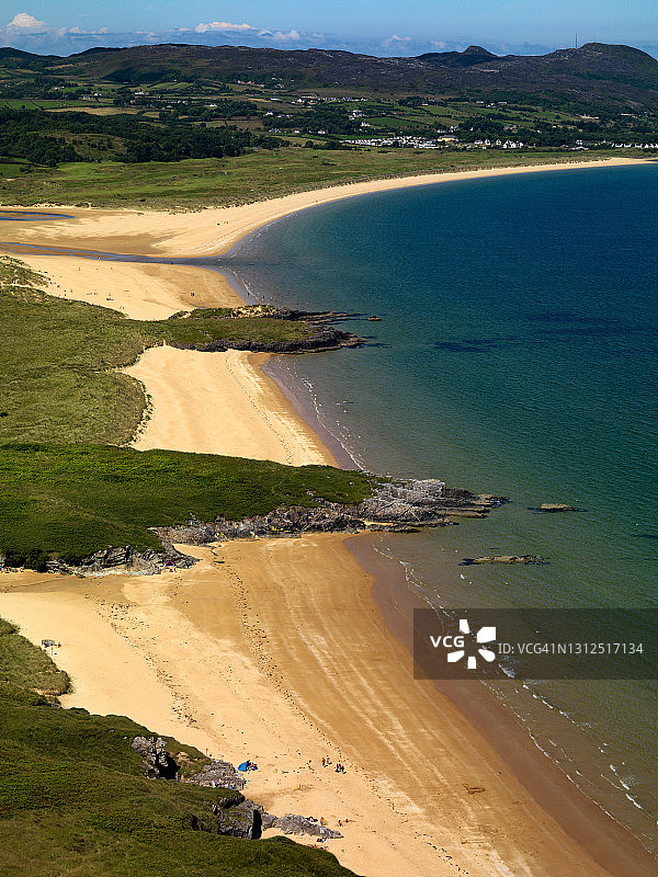 从爱尔兰多尼戈尔郡法纳德港萨隆巴利马斯托克海湾的海岸公路望去图片素材