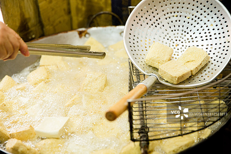 中国台湾街头小吃——油炸臭豆腐图片素材