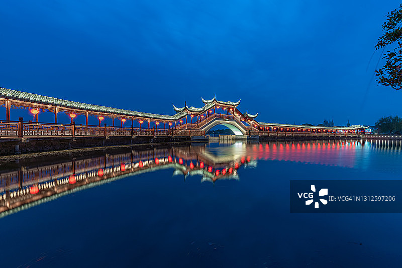 中国江苏省昆山市锦溪古镇夜景图片素材