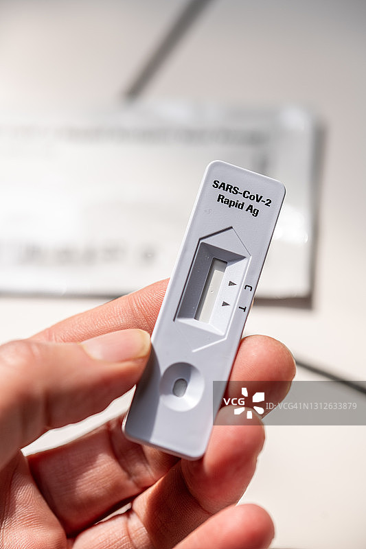 新冠病毒快速抗原鼻拭子自测盒图片素材