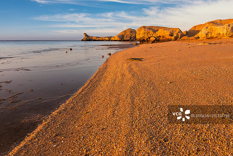 沙滩上的日落，埃及红海图片素材