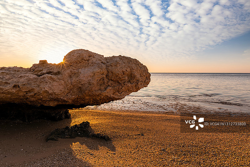 沙滩上的日落，埃及红海图片素材