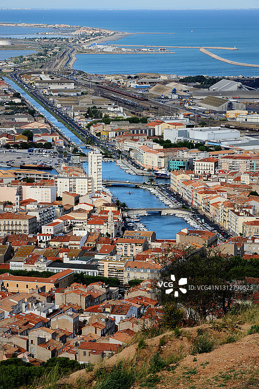 从圣克莱尔山看塞特商业港口的码头图片素材