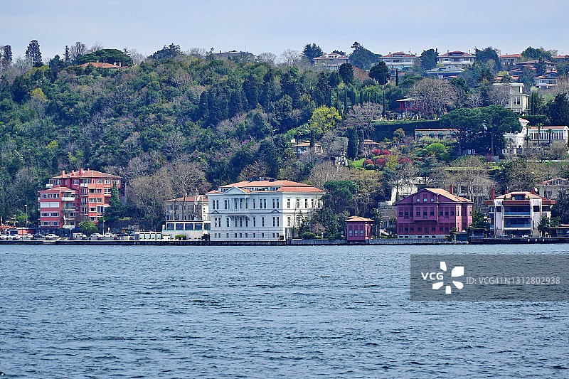 博斯普鲁斯海峡上的海滨豪宅图片素材