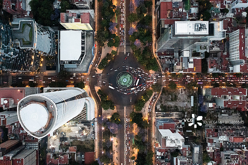 墨西哥城市交通环岛俯视图图片素材