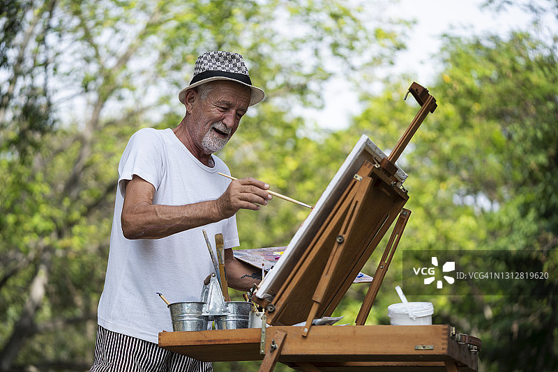 男人绘画图片素材