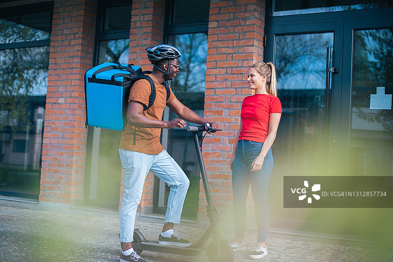 开门啦，美食来敲门图片素材