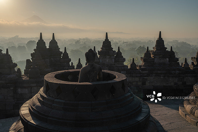 印度尼西亚中爪哇马格朗婆罗浮屠寺庙图片素材
