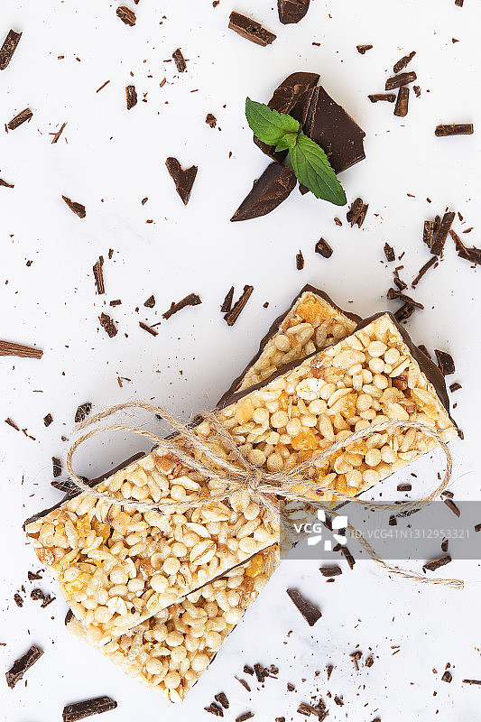 巧克力麦片棒（白色背景）图片素材