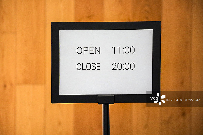 东京部分封锁期间的营业时间图片素材