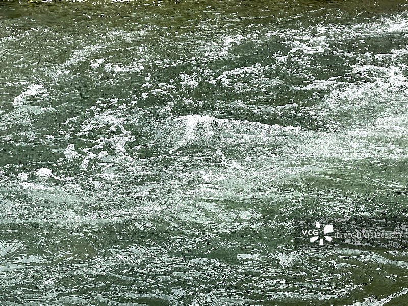 中国杭州西湖碧波荡漾的绿水图片素材