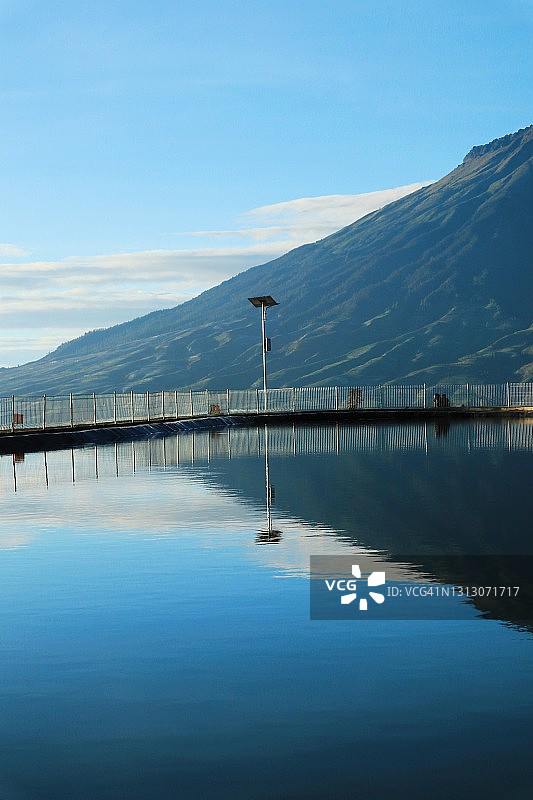 班萨里水库，位于松宾火山坡上的高海拔人工湖图片素材