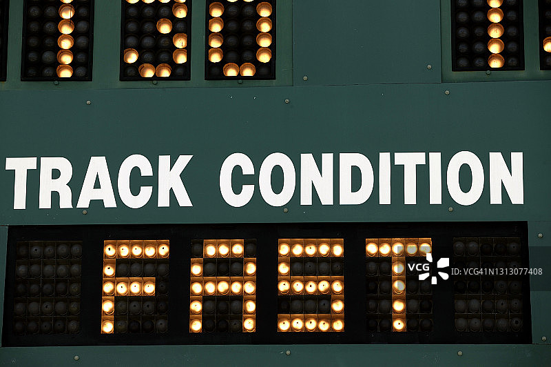 赛马场快速通道标志图片素材