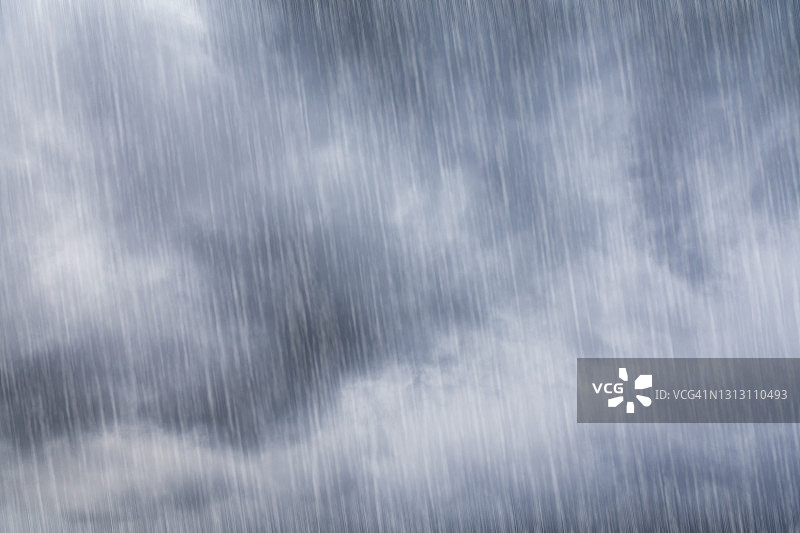 暴风云和倾盆大雨图片素材