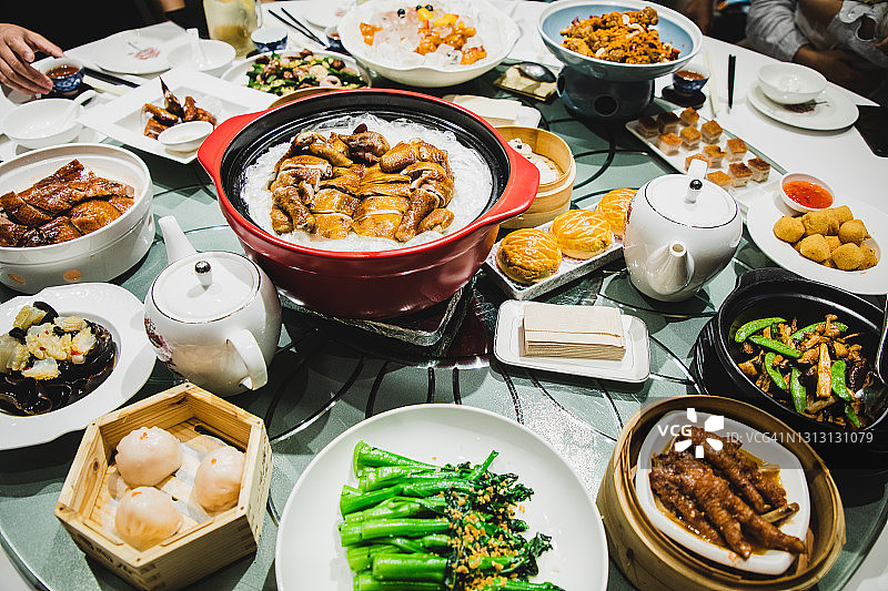 丰盛的传统粤菜中式宴会图片素材