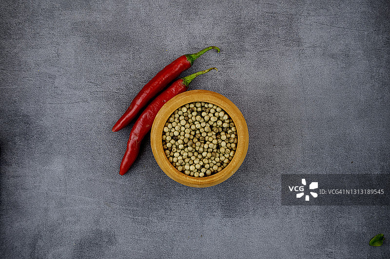 木碗里的红色辣椒图片素材