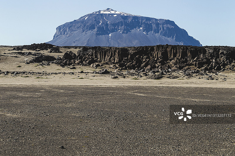 冰岛F910公路通往阿斯基亚火山的黑色火山砂石沙漠图片素材