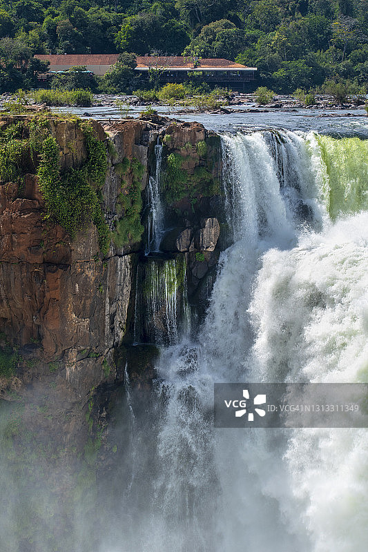 伊瓜苏瀑布魔鬼咽喉，阿根廷米西奥内斯图片素材