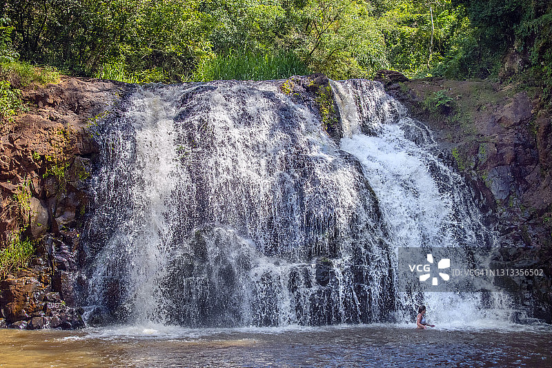 阿根廷米西奥内斯省伊瓜苏港的姆博凯河瀑布图片素材