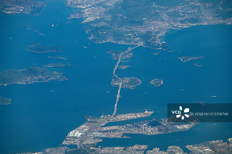 日本香川县和冈山县的濑户大桥航拍景色图片素材