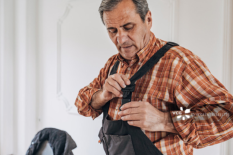 穿工作服准备工作图片素材